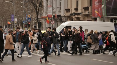 ilustratie strada oameni bucuresti