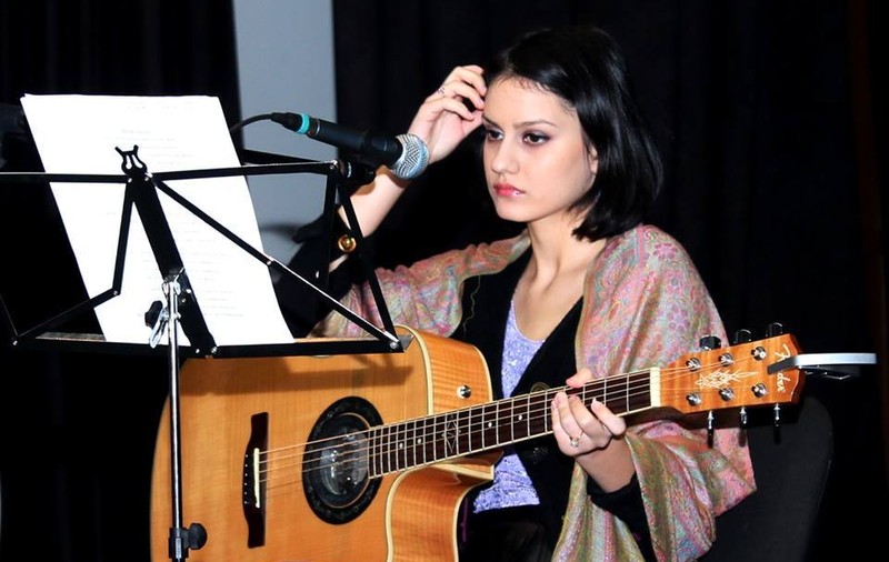 Cântăreața de folk Ștefania Iacob, cea mai premiată artistă a ultimilor ani, s-a retras din muzică și se face stewardesă!