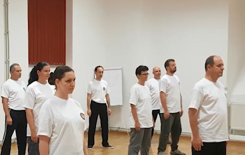 VIDEO/ Lecții chinezești. Ca să scape de stres și de probleme, românii învață „să fie ca apa”