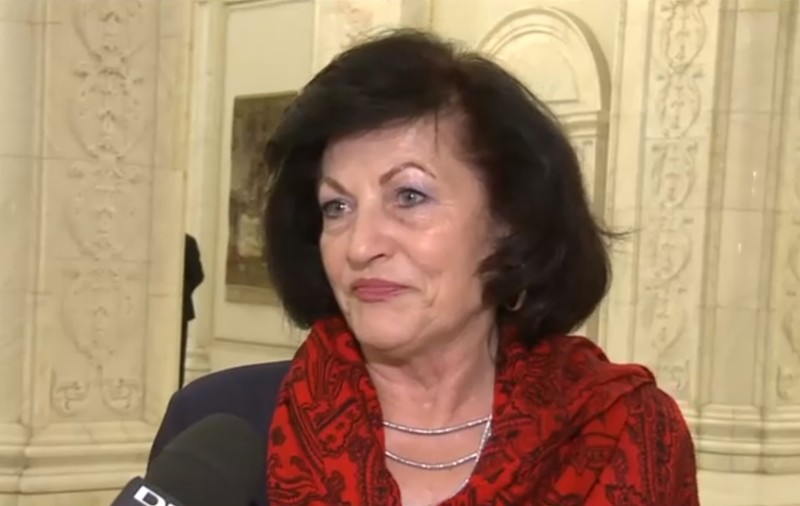 Cum răspunde o deputată PSD când e întrebată de ce au parlamentarii pensii speciale: "D-aia! Pentru că merită!"