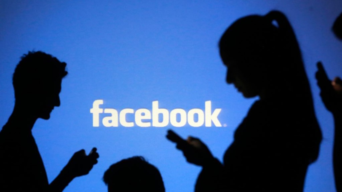 5% din conturile active de pe Facebook sunt false