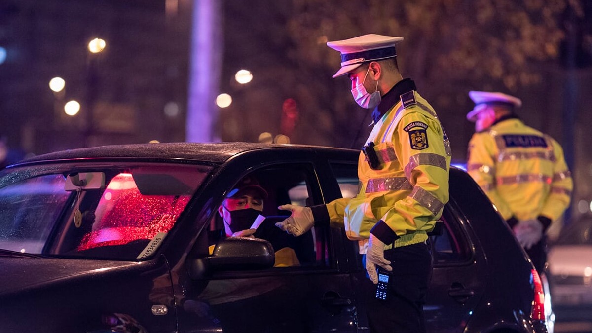 Polițiștii au verificat dacă șoferii și cei ieșiți pe stradă după ora 23.00 au declarații pe propria răspundere