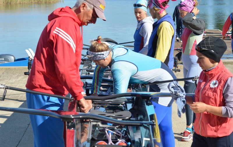 Echipajul feminin de 8+1 va concura cu o barcă nouă la CE