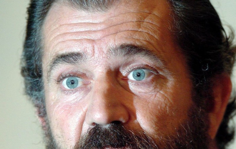 Mel Gibson umblă deghizat