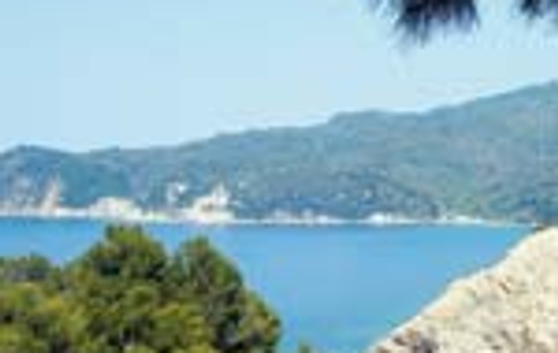 Cu 219 &euro; vizitati Insula Skiathos