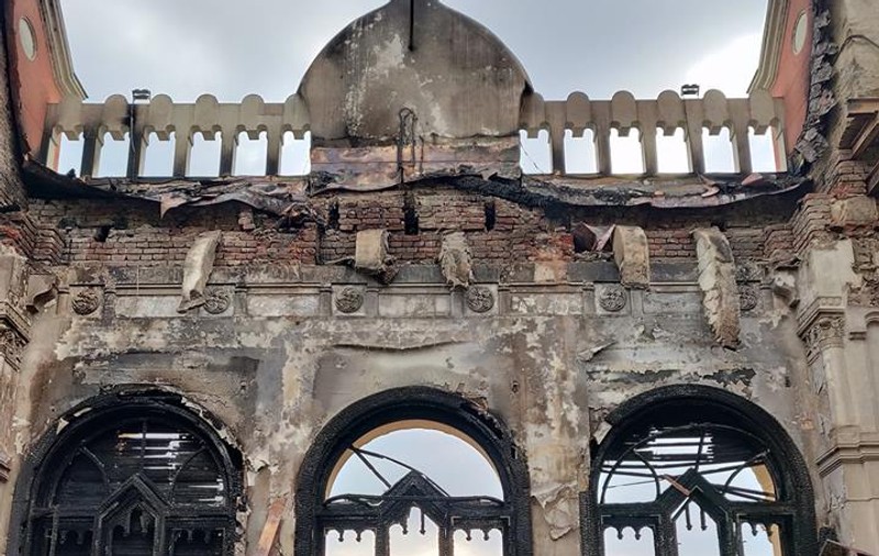 Cum arată Palatul Episcopal din Oradea după incendiul devastator. Imagini din interiorul clădirii de patrimoniu, publicate de Prefectura Bihor