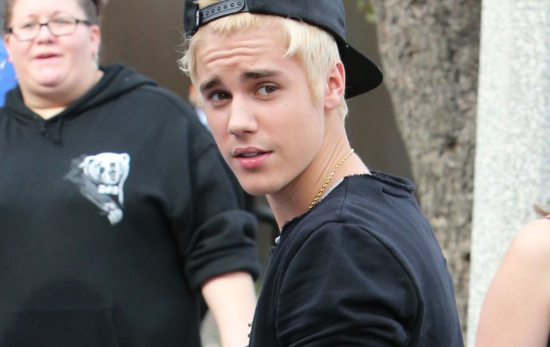 Se săturase să fie prea inteligent? Justin Bieber s-a vopsit blond | FOTO