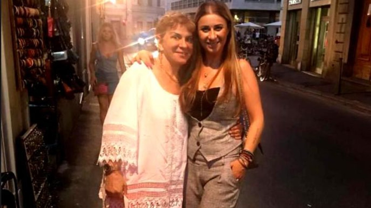 Dezvăluirile dureroase ale Anamariei Prodan despre mama sa, Ionela Prodan. Cât îi mai dăduseră medicii de trăit după ce s-a aflat că interpreta de muzică populară avea cancer