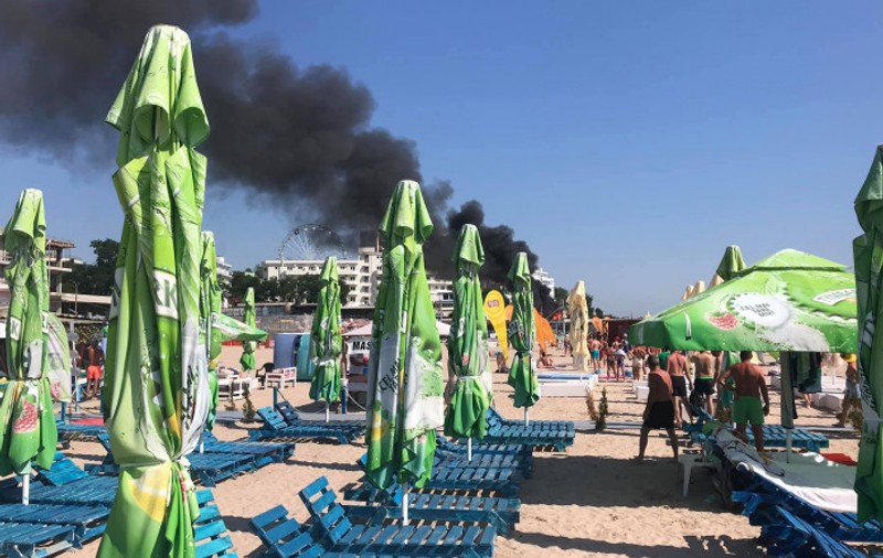 Incendiu pe plaja din Eforie Nord. Două rulote au luat foc