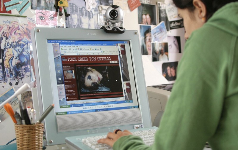 Primul proces pe tema deepfake în România. O minoră i-a folosit fața unui coleg într-un clip „explicit” și l-a urcat pe YouTube. Ce a urmat