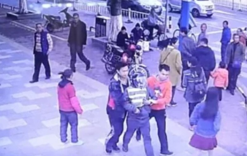 Un tată și-a găsit din întâmplare copilul, la nouă luni după ce fusese răpit de traficanți