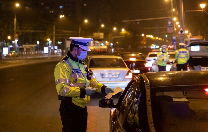 Oficial: Circulația în afara locuinței între orele 22.00 și 5.00, interzisă din 14 martie. Restricții în privința cazării la munte