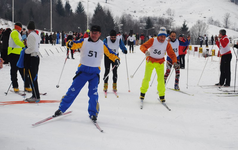 Participare record la „Patrula Veteranilor” de la Râșnov în cadrul Zilei Mondiale a Zăpezii
