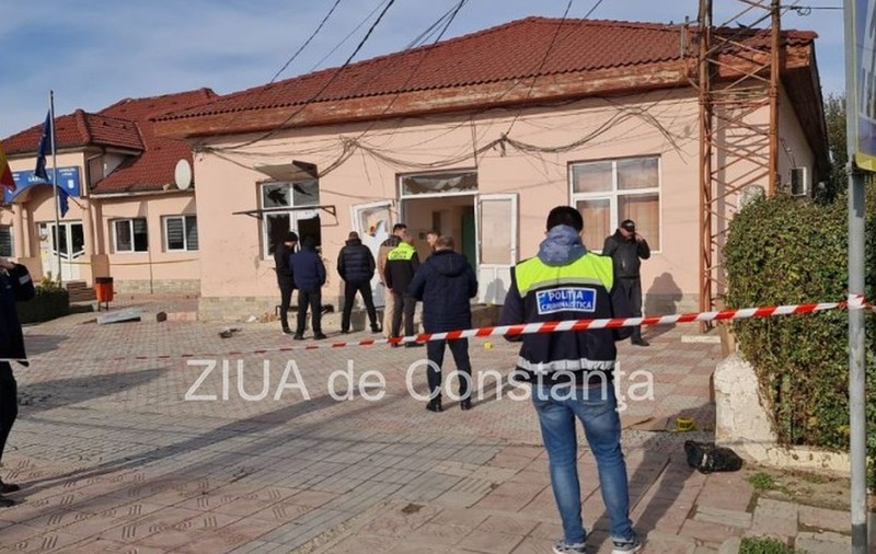 Sediul Poliției Locale dintr-o comună constănțeană, distrus de hoții care au aruncat bancomatul în aer