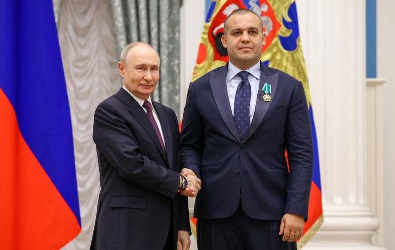 22 aprilie 2026, Moscova. Vladimir Putin (stânga) l-a primit la Umar Kremlev (dreapta) cu doar săptămâni înainte de nunta lui Donald Trump Jr. Sursa foto: Profimedia