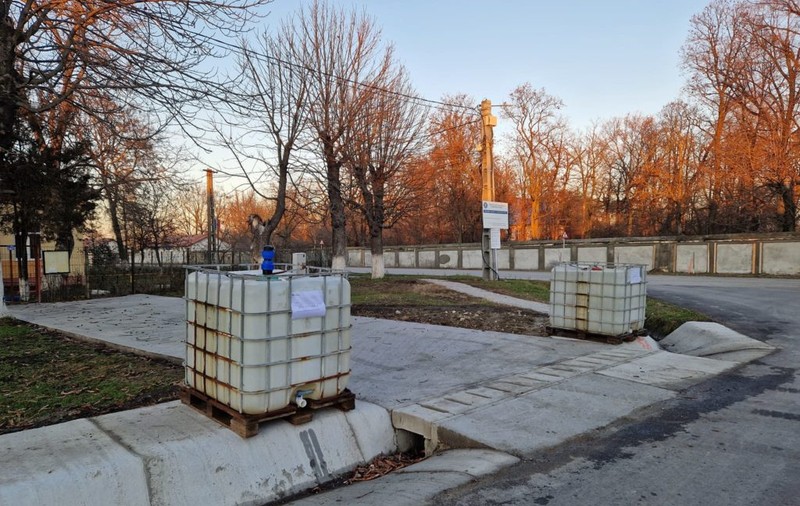 Apă contaminată cu arsenic într-o localitate prahoveană, localnicii, informați după o săptămână. „Până acum lumea a făcut mâncare, a băut apă”