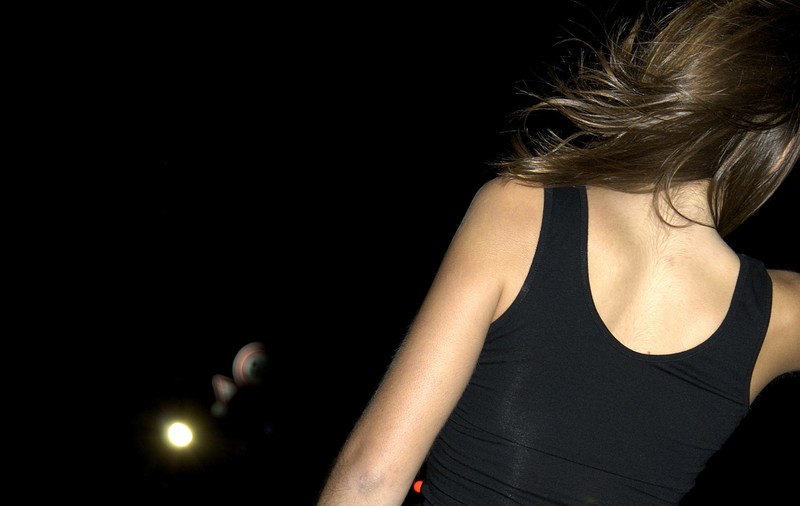 Un bătrân din Turda, înjunghiat de o prostituată minoră