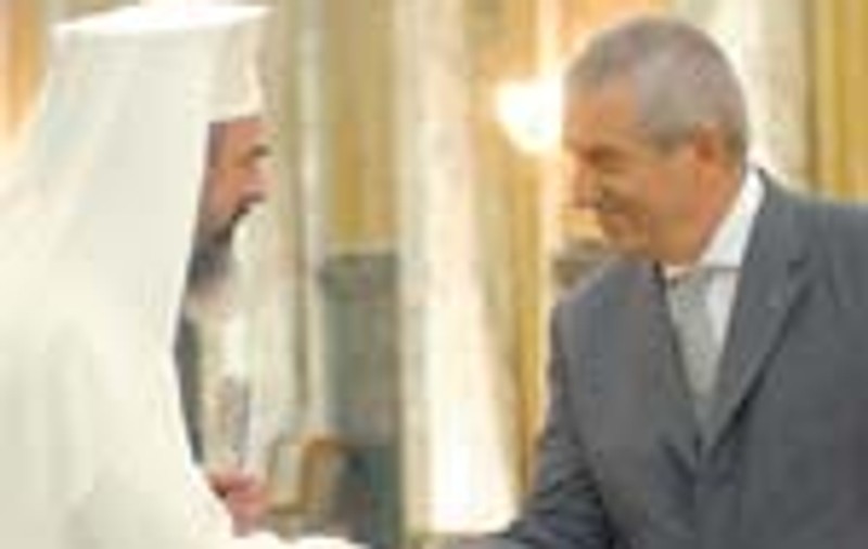 Tariceanu a dat bani la biserica
