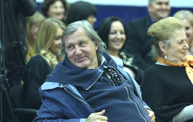 Ilie Năstase e obligat să o convoace pe Sorana Cîrstea în echipa de Fed Cup. Sorana, mânca-o-ar mama!