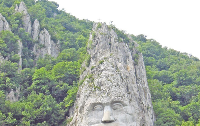Avem cea mai înaltă statuie din Europa