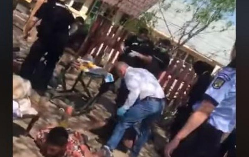 Activiștii romi, după ce șeful Poliției din Bolintin Vale a lovit un bărbat culcat la pământ: „Se știe că unii dintre polițiști sunt agresivi la adresa romilor, chiar și a minorilor”