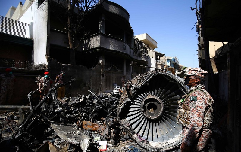 Măsură radicală în Pakistan, după accidentul aviatic din mai. 262 de piloți au fost opriți la sol, pentru că au licențe „suspecte”
