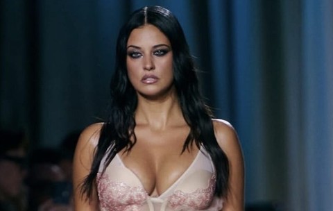 WOW! Antonia "a stins lumina"! Cea mai scurtă și cea mai decoltată rochie, pe podium! 30 de imagini cu vedetele noastre, la Săptămâna Modei din București