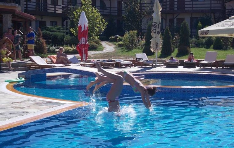 Peste 500 de elevi olimpici români, în vacanţă, gratis, la mare