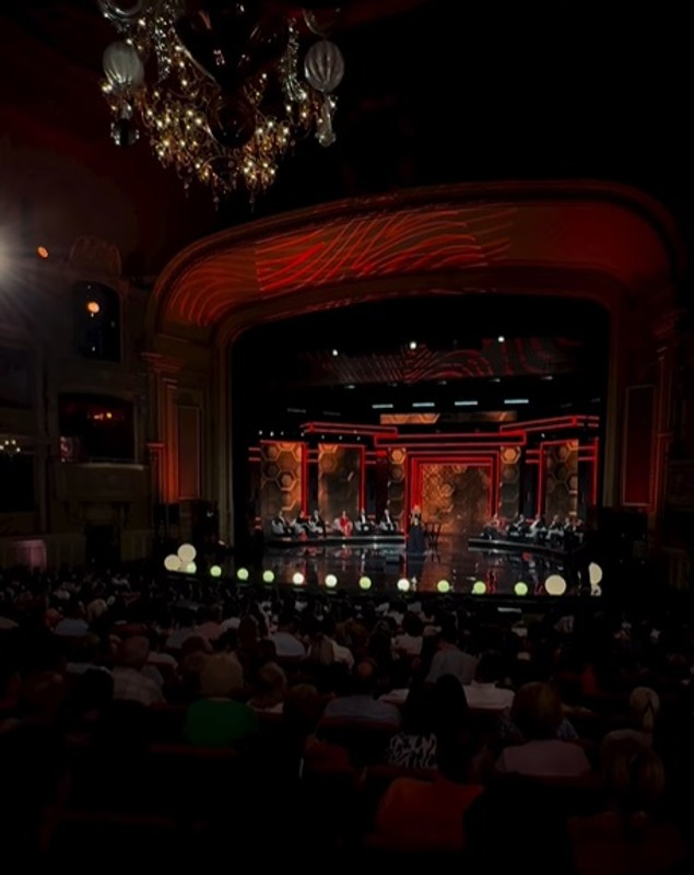 Cine sunt vedetele care apar în „La bine și la roast”, care se filmează la Opera Națională din București. Imagini din culisele noului show de la Pro TV