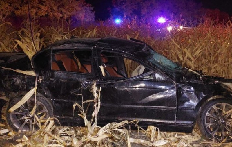Trei tineri au murit și unul a fost rănit, după ce mașina în care se aflau s-a răsturnat pe un câmp, în Botoșani