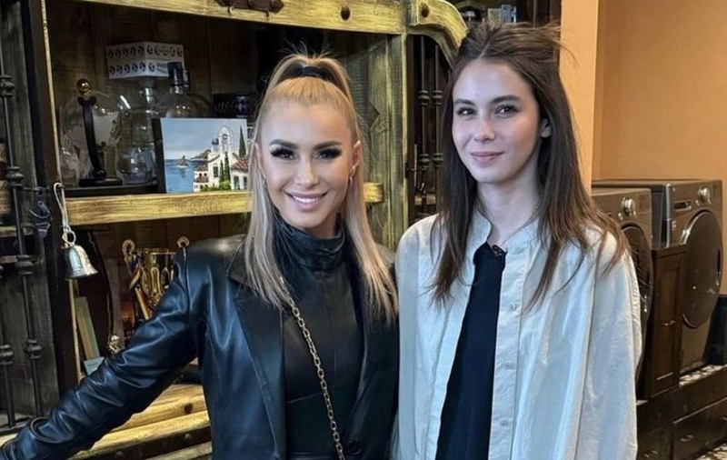 Cu ce se ocupă Rebecca, fata cea mare a Anamariei Prodan. Locuiește în America și are un succes răsunător