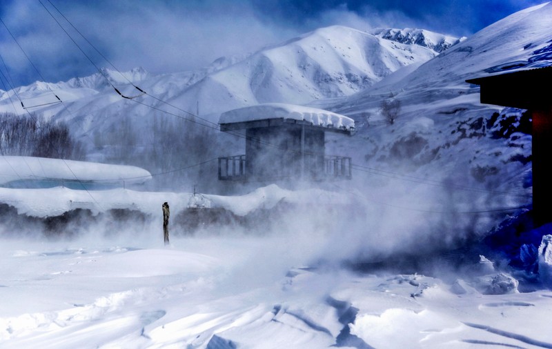 Avalanșă puternică lângă Tokyo. Mai mulți elevi au fost îngropați sub zăpadă