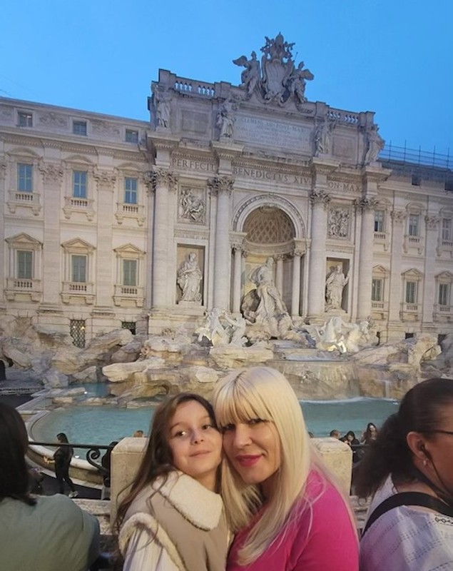 Imagini cu Elena Udrea și fiica ei în vacanță. Ce destinație din Italia au ales: „Dorința mea cea mai mare a fost ascultată și împlinită de Dumnezeu”