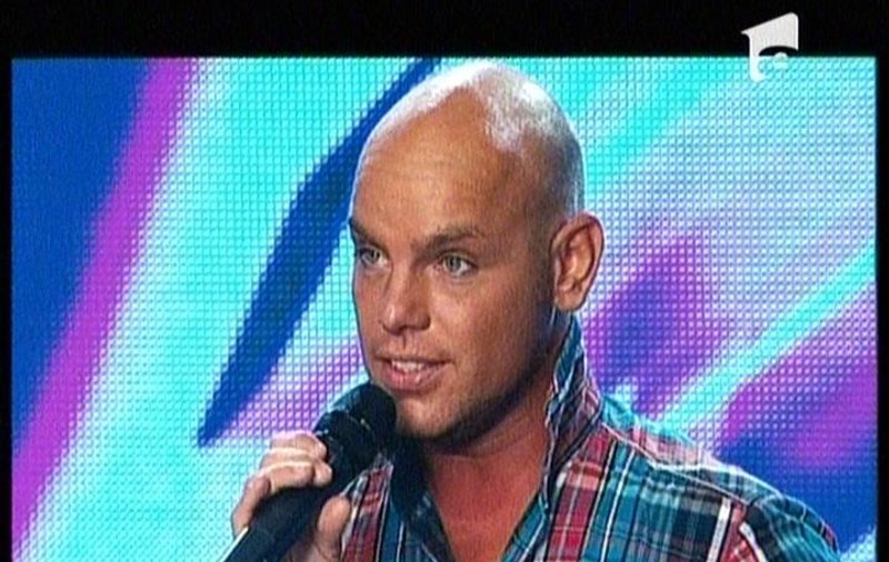 Concurentul cu voce de soprană i-a lăsat mască pe jurați la X-FActor. A fost aplaudat în picioare, minute în șir! Vezi de ce i-a cerut scuze acidul Cheloo!