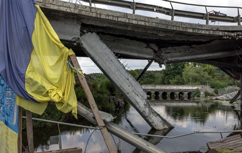 Război în Ucraina, ziua 171 | Rușii au probleme cu aprovizionarea, după ce au fost distruse podurile peste Nipru