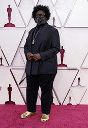 Muzicianul american Questlove a purtat saboți pe covorul roșu la gala premiilor Oscar. foto: Epa