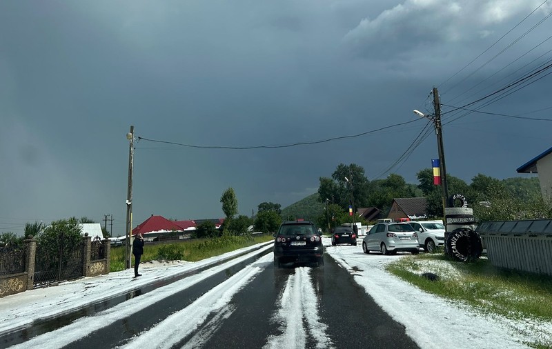 Localitatea din județul Neamț în care temperatura a scăzut de la 30 de grade Celsius la 12 grade, în numai 10 minute. Grindina a acoperit drumurile
