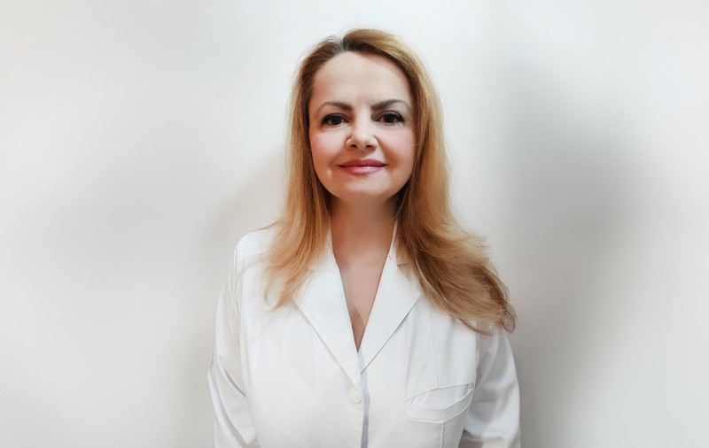 [Oameni Fericiți. Medici Buni] Dr. Daniela Știru, endocrinolog la MedLife Medici’s, Timișoara: „Trebuie să te pui în pielea pacientului și să-ți dai seama că nu de drag a venit, ci de greu”