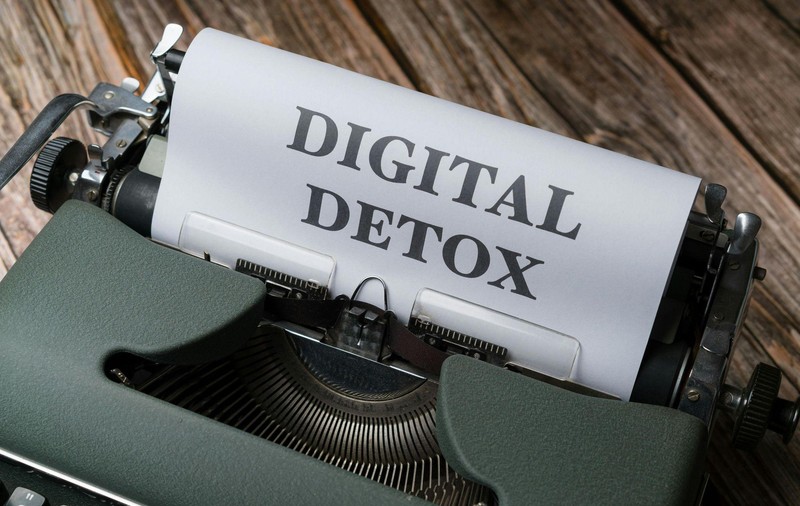 „Digital detox” paradox: cum folosești tech-ul ca să folosești mai puțin tech