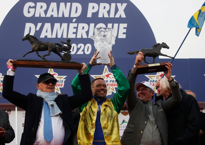 Bjorn Goop (în centru), câștigătorul Grand Prix d'Amerique 2020