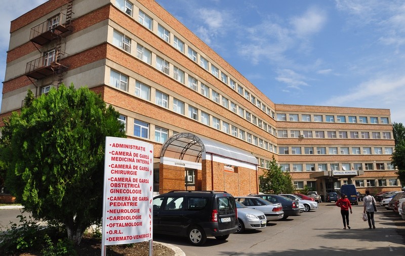 Situație fără precedent la Spitalul Municipal din Râmnicu Sărat. Secția de boli infecțioase funcționează cu un medic pensionar