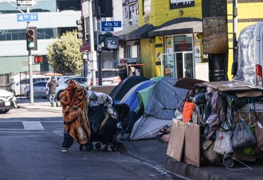 Oameni fără adăpost și corturile lor pe străzile din Los Angeles, California.| Foto: ABACAPRESS.COM / HEPTA