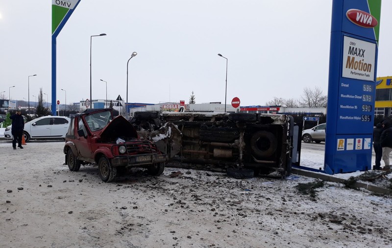 Accident grav în Vaslui, provocat de un șofer care ar fi intrat în convulsii. O persoană a murit și două au fost rănite