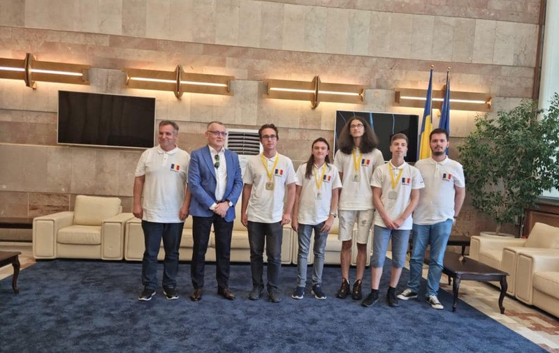 Elevii români s-au clasat pe locul I la Olimpiada de Informatică a Europei Centrale. Cîmpeanu: ”Un rezultat remarcabil”