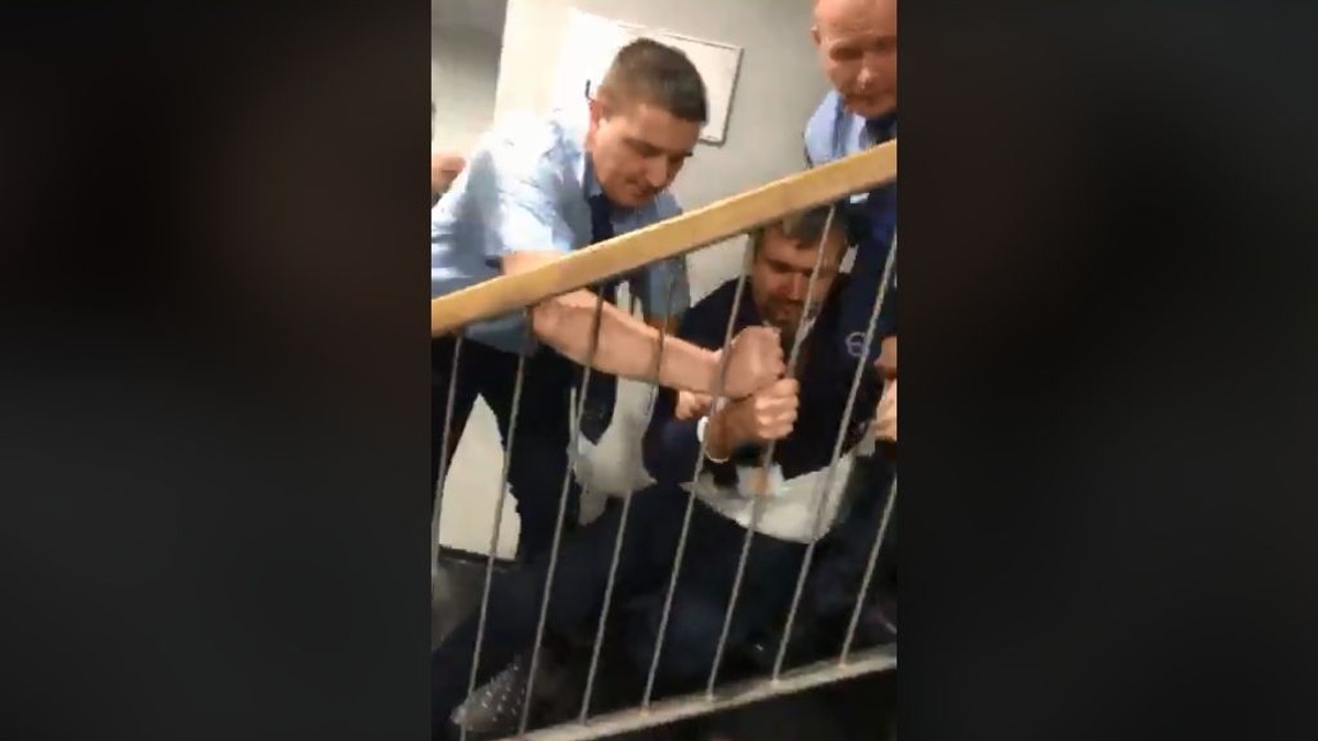 Momentul în care doi parlamentari maghiari sunt dați afară din televiziunea de stat