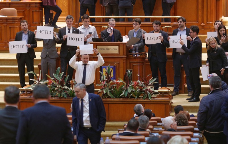 UPDATE. Legea privind răspunderea magistraților, votată pe articole. Votul final, în altă ședință de plen