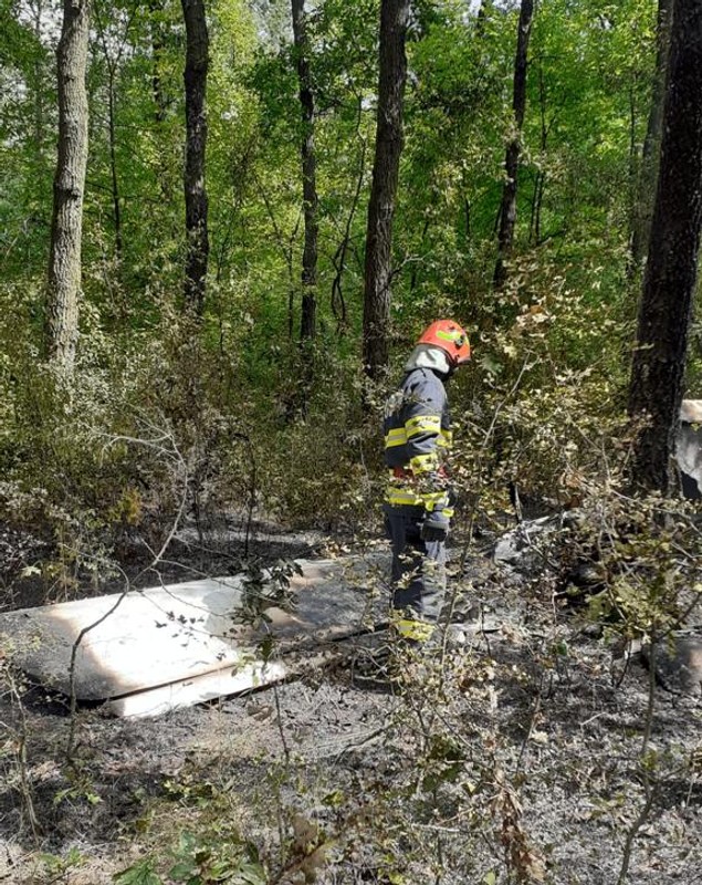 Un avion de mici dimensiuni s-a prăbușit pe câmp, în județul Giurgiu. Doi oameni au murit