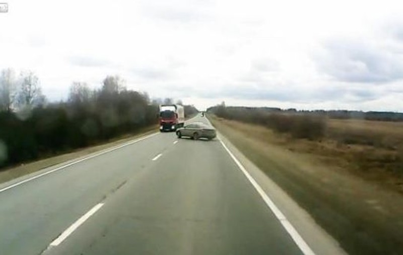 E acesta cel mai teribil accident pe care l-ai văzut filmat vreodată? | VIDEO