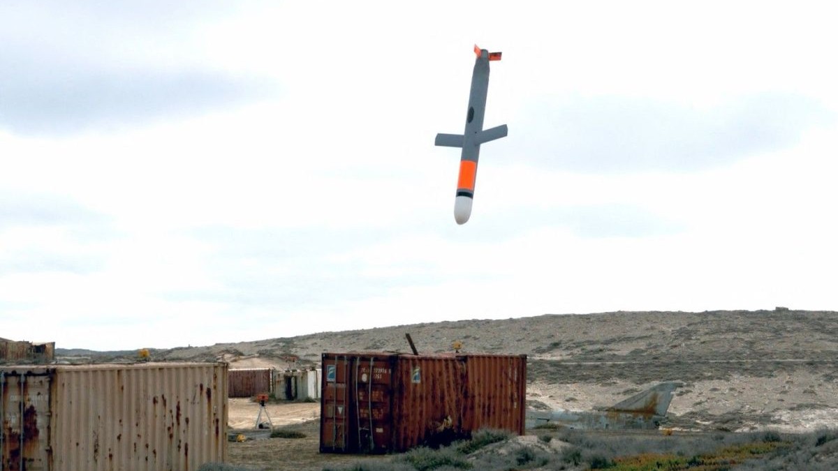 O fotografie nedatată, primită pe 10 decembrie 2024 de la Ministerul Apărării din Australia, arată un sistem de arme Tomahawk lansat de nava HMAS Brisbane în largul coastei de vest a SUA.