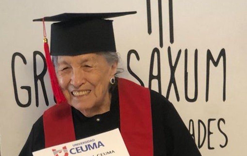 Absolventă la 93 de ani: o stră-străbunică din Mexic a făcut facultatea în pandemie. Acum e înscrisă la noi cursuri!